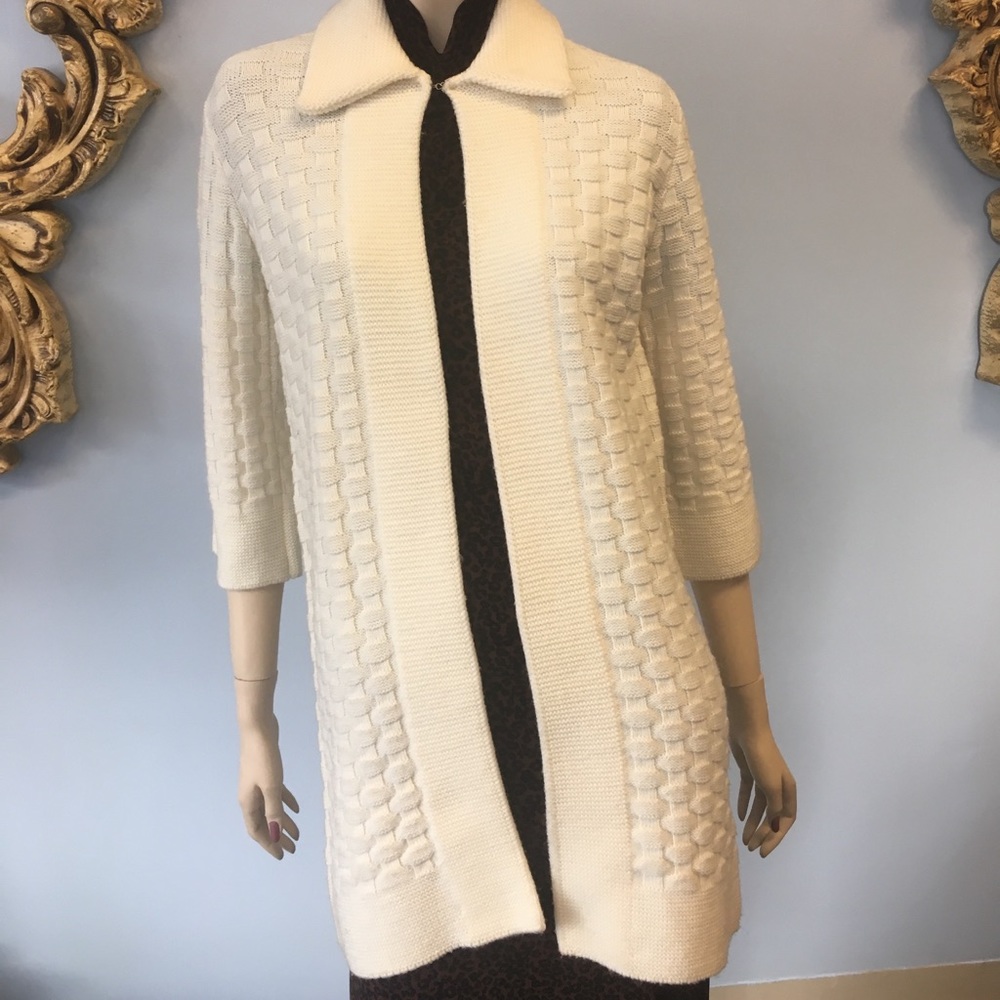 Vintage Sweater Bee Banff ivory cardigan sweater